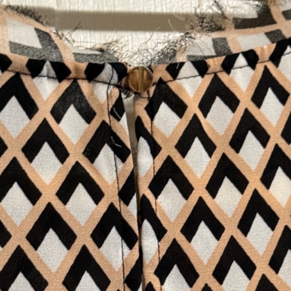 Who What Wear Womens‎ Sleeveless Geometric Diamond Print Shell Tan Black Large - Picture 4 of 5